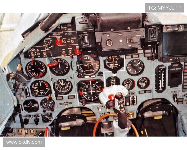 战斗机座舱空气调节系统的温控逻辑